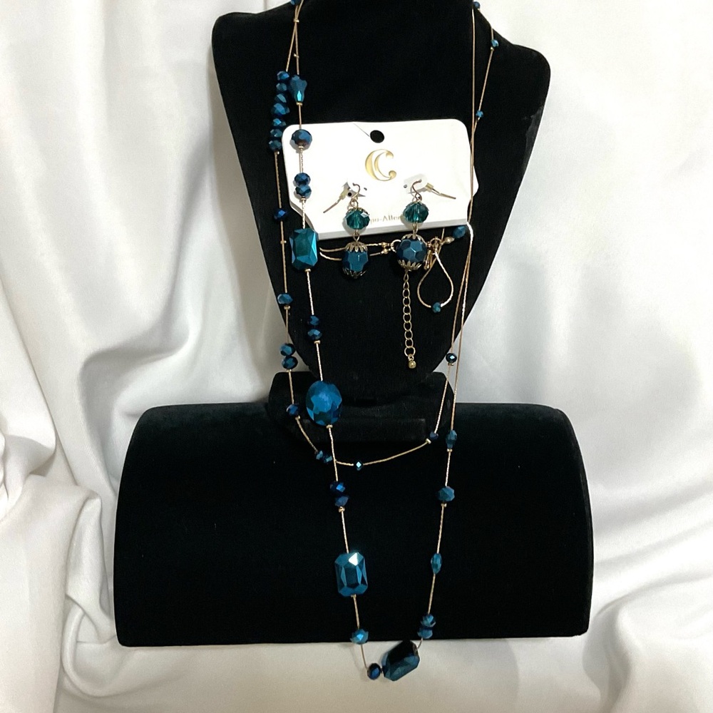 Charming Charlie Necklace & Earring Set